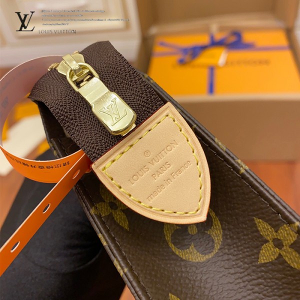 gucciaaa-38675-gallery-75461-0cb163453891b801 M47542 男女同款手包化妝包・摩登造型焦點|商品實拍視角 04
