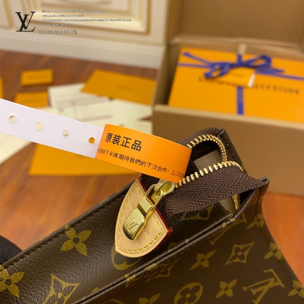 gucciaaa-38675-gallery-75462-ce674cc8afad2c85 M47542 男女同款手包化妝包・摩登造型焦點|商品實拍視角 05