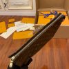 gucciaaa-38675-gallery-75464-25aed2eaa971c9dd M47542 男女同款手包化妝包・摩登造型焦點|使用場景與整體比例
