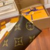 gucciaaa-38675-gallery-75467-b3ac4efb00410943 M47542 男女同款手包化妝包・摩登造型焦點|商品實拍視角 09