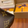gucciaaa-38675-gallery-75469-8378c7207de96be7 M47542 男女同款手包化妝包・摩登造型焦點|商品實拍視角 11