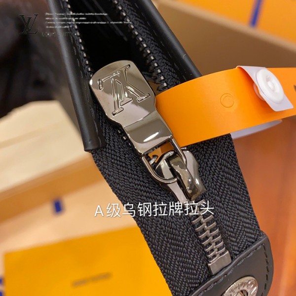 gucciaaa-38680-gallery-75536-42f241c147fae252 M61692 手包・摩登造型焦點|商品實拍視角 09