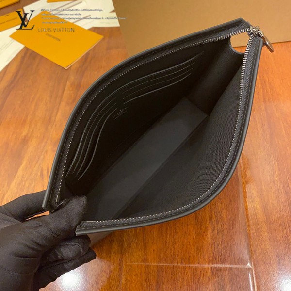 gucciaaa-38682-gallery-75559-a16b4bca594306eb M69535 男士手包・摩登造型焦點|商品實拍視角 09