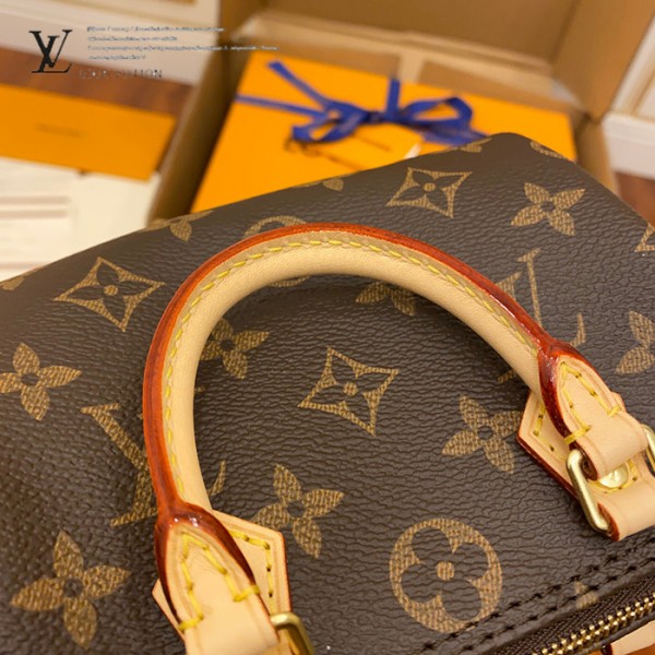 gucciaaa-38684-gallery-75573-4be98b1479a938a6 M61252 NANO mini枕頭包・摩登造型焦點|商品實拍視角 05