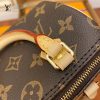 gucciaaa-38684-gallery-75578-df5e3fc5767c955d M61252 NANO mini枕頭包・摩登造型焦點|商品實拍視角 10