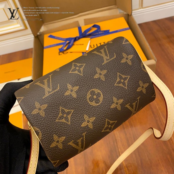 gucciaaa-38684-gallery-75579-7963b04d6ec1ee8f M61252 NANO mini枕頭包・摩登造型焦點|商品實拍視角 11