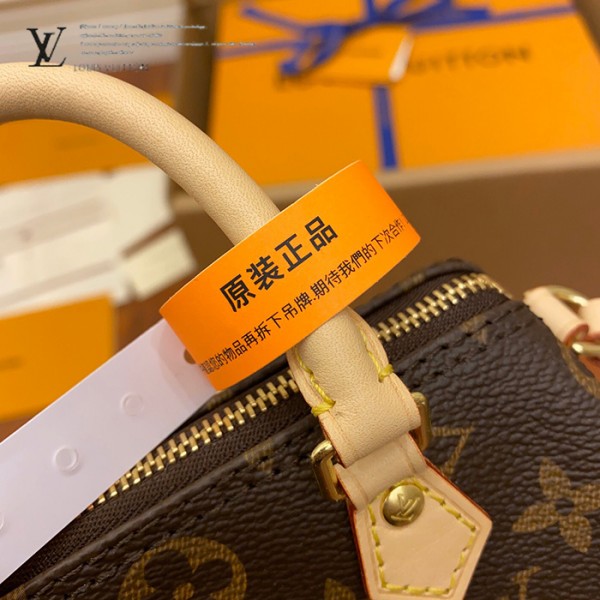 gucciaaa-38684-gallery-75580-a0e316b2c2c2f255 M61252 NANO mini枕頭包・摩登造型焦點|商品實拍視角 12