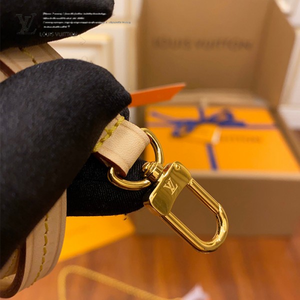 gucciaaa-38686-gallery-75594-b3e578a9fa091056 M40718 小號斜背包晚宴包・摩登造型焦點|摩登造型實拍視角