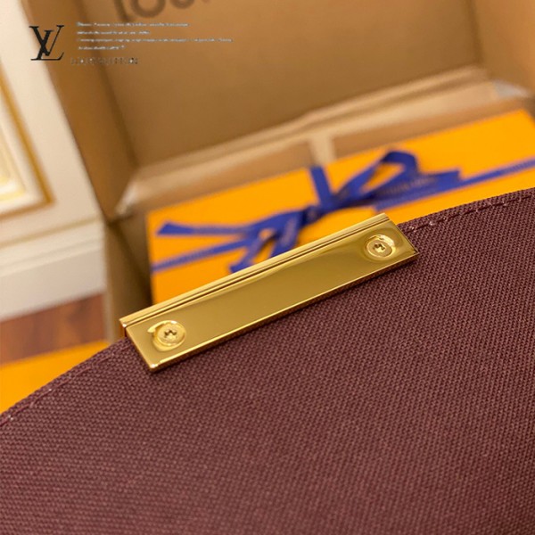 gucciaaa-38686-gallery-75598-2b517efb394252cb M40718 小號斜背包晚宴包・摩登造型焦點|商品實拍視角 07
