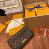 gucciaaa-38686-gallery-75601-8a2df7cd6a922121 M40718 小號斜背包晚宴包・摩登造型焦點|商品實拍視角 09