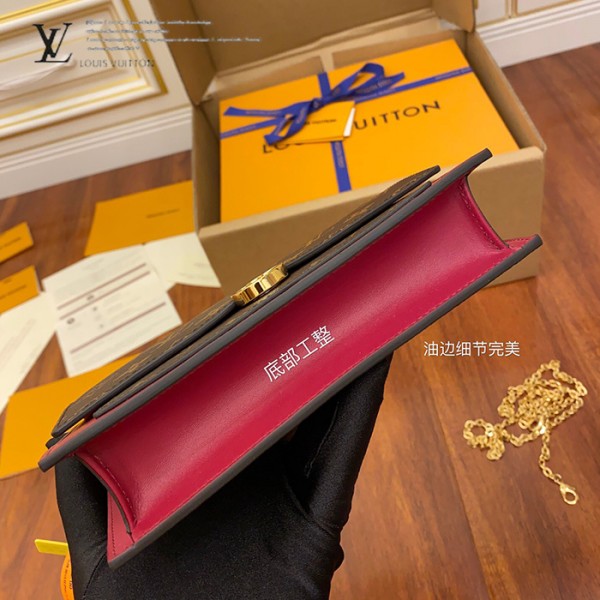 gucciaaa-38687-gallery-75604-19fad51d1f891086 M67404 購物袋・摩登造型焦點|商品實拍視角 04