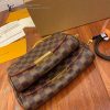 gucciaaa-38688-gallery-75616-851ec6abc52fba8d N41129 小號斜背包・摩登造型焦點|商品實拍視角 02