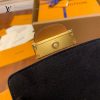 gucciaaa-38690-gallery-75642-c7acae459243bd42 M68621 達芙妮MINI郵差包・摩登造型焦點|商品實拍視角 05