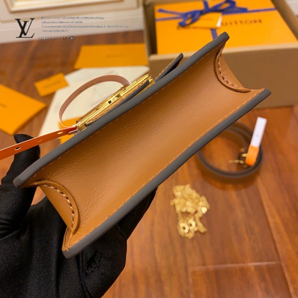gucciaaa-38690-gallery-75650-d5ec018fe892a5d8 M68621 達芙妮MINI郵差包・摩登造型焦點|商品實拍視角 13