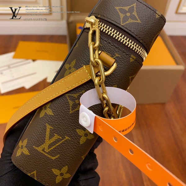 gucciaaa-38693-gallery-75689-a1364b80245f7e37 M44914 手機包・摩登造型焦點|商品實拍視角 05