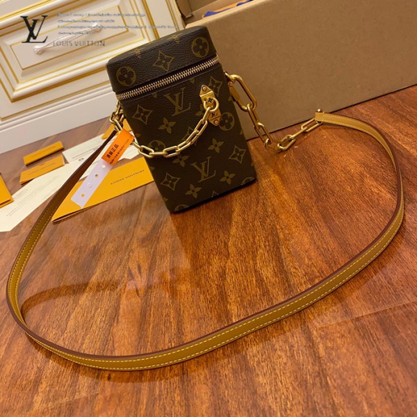 gucciaaa-38693-gallery-75693-1b5adf3e273c568f M44914 手機包・摩登造型焦點|商品實拍視角 09