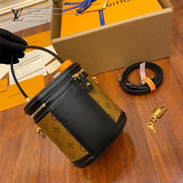 gucciaaa-38695-gallery-75714-c542212126857aa7 M43986 圓桶化妝包・摩登造型焦點|摩登造型實拍視角