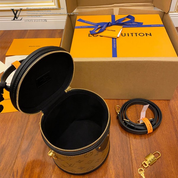 gucciaaa-38695-gallery-75722-81581ac1b391757a M43986 圓桶化妝包・摩登造型焦點|商品實拍視角 10