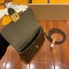 gucciaaa-38696-gallery-75729-295c574720832a79 M44797 手提斜背包・摩登造型焦點|摩登造型實拍視角