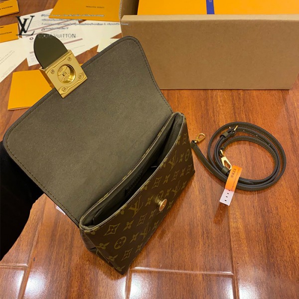 gucciaaa-38696-gallery-75729-295c574720832a79 M44797 手提斜背包・摩登造型焦點|摩登造型實拍視角