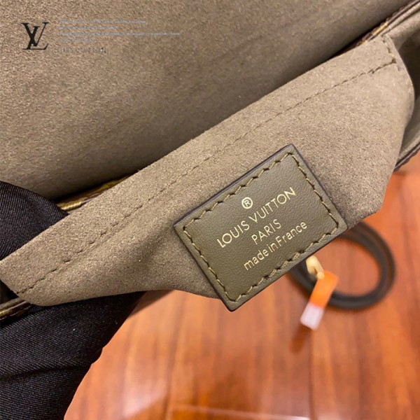 gucciaaa-38696-gallery-75730-7de44e1f30d7b444 M44797 手提斜背包・摩登造型焦點|商品實拍視角 04