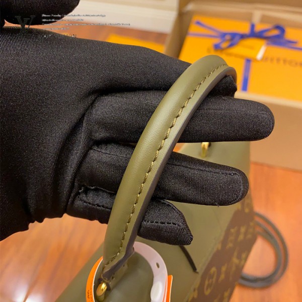 gucciaaa-38696-gallery-75738-2fa642cf77a6003a M44797 手提斜背包・摩登造型焦點|商品實拍視角 11