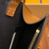 gucciaaa-38697-gallery-75743-d72c59a15706f9a5 M68746 小號達芙妮郵差包・摩登造型焦點|商品實拍視角 02