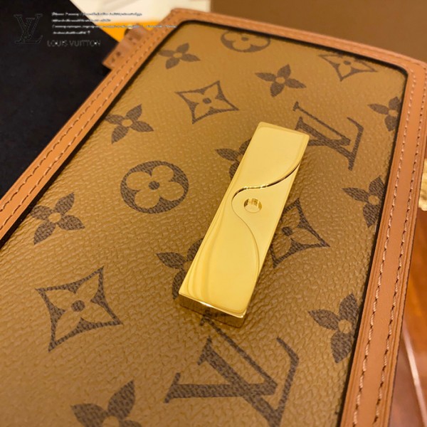 gucciaaa-38697-gallery-75744-30955b3630fe57f9 M68746 小號達芙妮郵差包・摩登造型焦點|摩登造型實拍視角