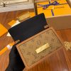 gucciaaa-38697-gallery-75746-666136b5bc71ee21 M68746 小號達芙妮郵差包・摩登造型焦點|商品實拍視角 05