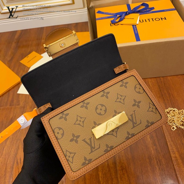 gucciaaa-38697-gallery-75746-666136b5bc71ee21 M68746 小號達芙妮郵差包・摩登造型焦點|商品實拍視角 05