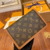 gucciaaa-38697-gallery-75747-4d7ac64d32d77b16 M68746 小號達芙妮郵差包・摩登造型焦點|使用場景與整體比例