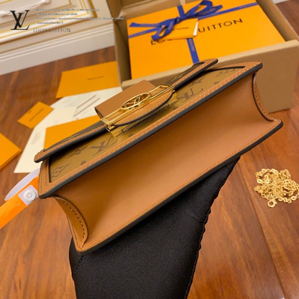 gucciaaa-38697-gallery-75750-1836ac620a792797 M68746 小號達芙妮郵差包・摩登造型焦點|商品實拍視角 09