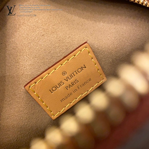 gucciaaa-38703-gallery-75821-7076b65c95edf0e6 M52294 化妝包圓餅包・摩登造型焦點|商品實拍視角 08