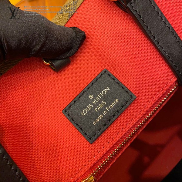 gucciaaa-38704-gallery-75826-b0361b3f9485ac61 M45321 購物袋・摩登造型焦點|商品實拍視角 05