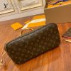 gucciaaa-38712-gallery-75947-f15fa690dedf28e4 M41178 NEVERFULL 購物袋・摩登造型焦點|商品實拍視角 09