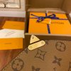 gucciaaa-38713-gallery-75958-0ae224dd193e3fa5 M41465 拼色郵差包・摩登造型焦點|商品實拍視角 05