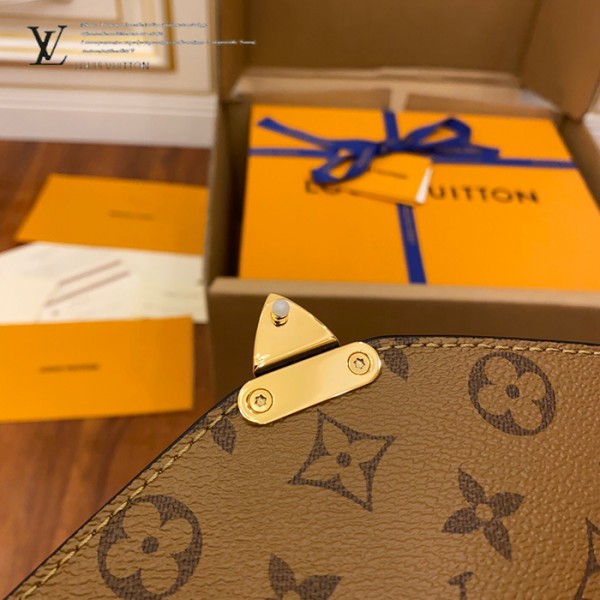 gucciaaa-38713-gallery-75958-0ae224dd193e3fa5 M41465 拼色郵差包・摩登造型焦點|商品實拍視角 05