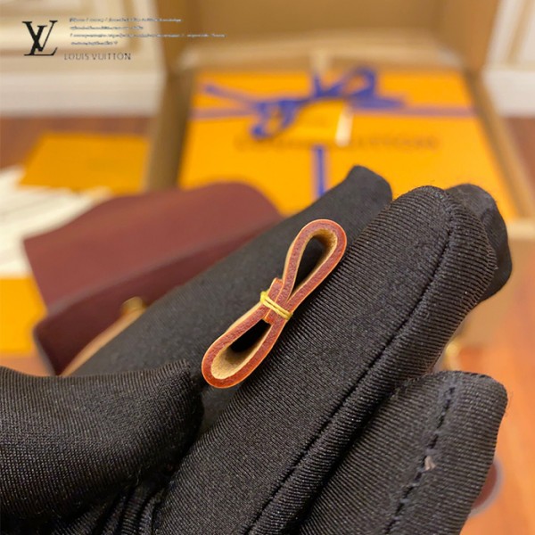 gucciaaa-38714-gallery-75975-6534bac3a2c8a186 M43431 雙肩包・摩登造型焦點|商品實拍視角 07