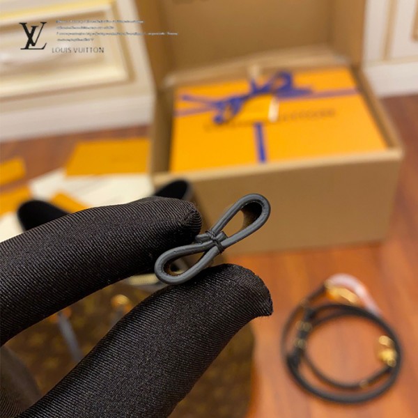 gucciaaa-38715-gallery-76001-55af16bc36e02db9 M44020 女士NOE水桶包・摩登造型焦點|商品實拍視角 10