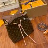 gucciaaa-38717-gallery-76015-0c84082175cc6599 精選 M44022 水桶包・摩登造型焦點|商品實拍視角 02
