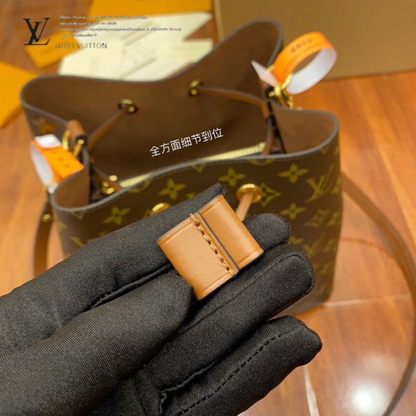 gucciaaa-38718-gallery-76030-70a9854cee296f06 M44887 水桶包・摩登造型焦點|商品實拍視角 07