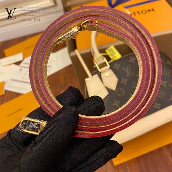gucciaaa-38719-gallery-76035-880a0c236bd32df8 M53152 ALMA bb 貝殼包・摩登造型焦點|商品實拍視角 05