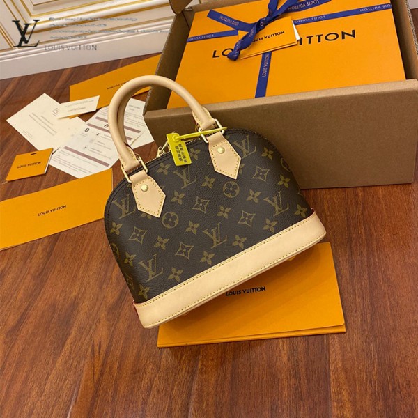 gucciaaa-38719-gallery-76040-fd7b4e0566312c83 M53152 ALMA bb 貝殼包・摩登造型焦點|商品實拍視角 09