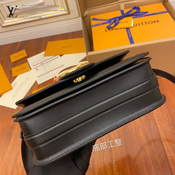 gucciaaa-38720-gallery-76050-e85ce9b43793b24e M55948 女士郵差包・摩登造型焦點|商品實拍視角 07