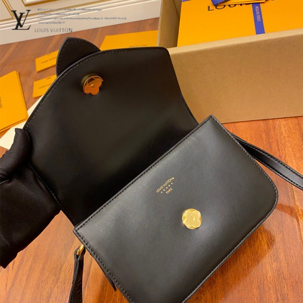 gucciaaa-38720-gallery-76056-4884f56f0aefd7e9 M55948 女士郵差包・摩登造型焦點|商品實拍視角 12
