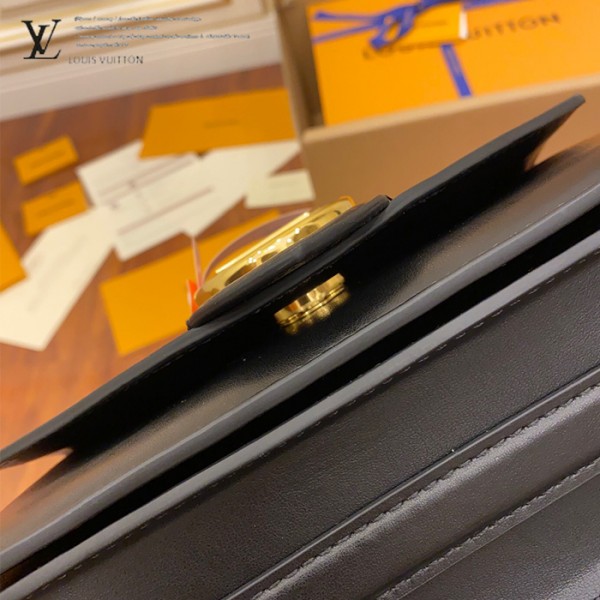 gucciaaa-38720-gallery-76058-618b46a113309d1f M55948 女士郵差包・摩登造型焦點|商品實拍視角 14
